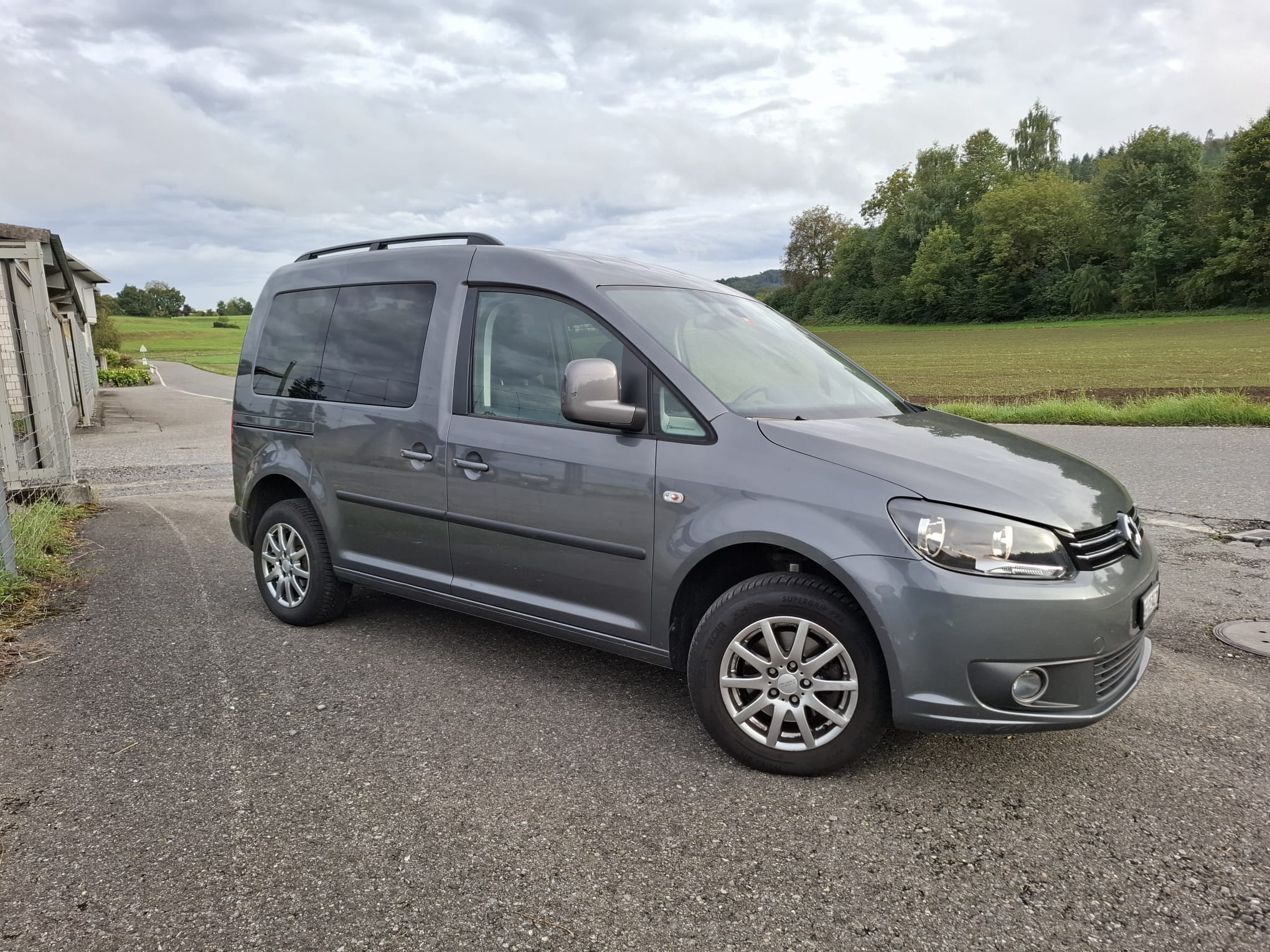 Rollstuhltaxi mit ausgeklappter Rampe in Bremgarten