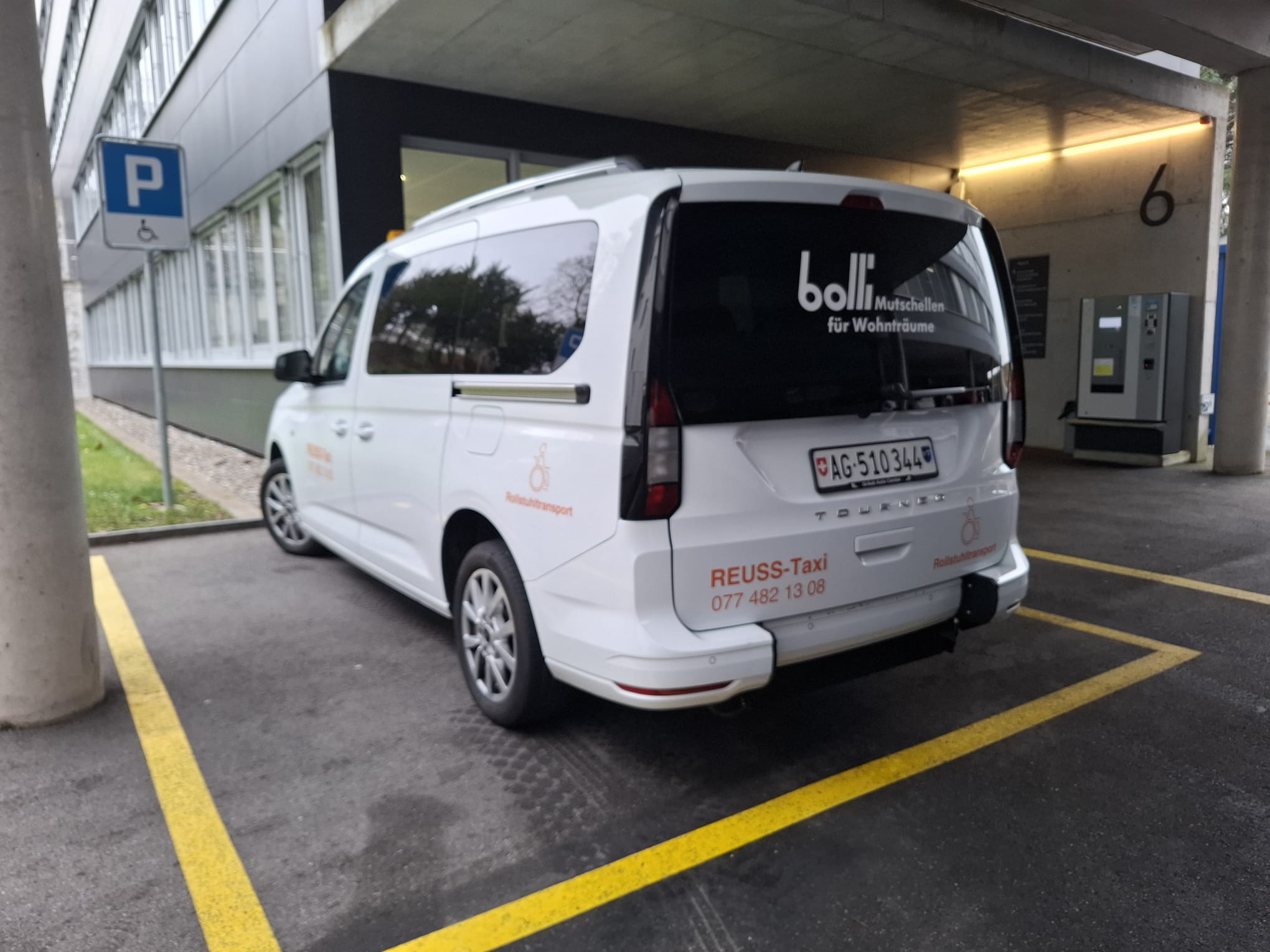 Barrierefreies Taxi Fahrzeug für Rollstuhltransport