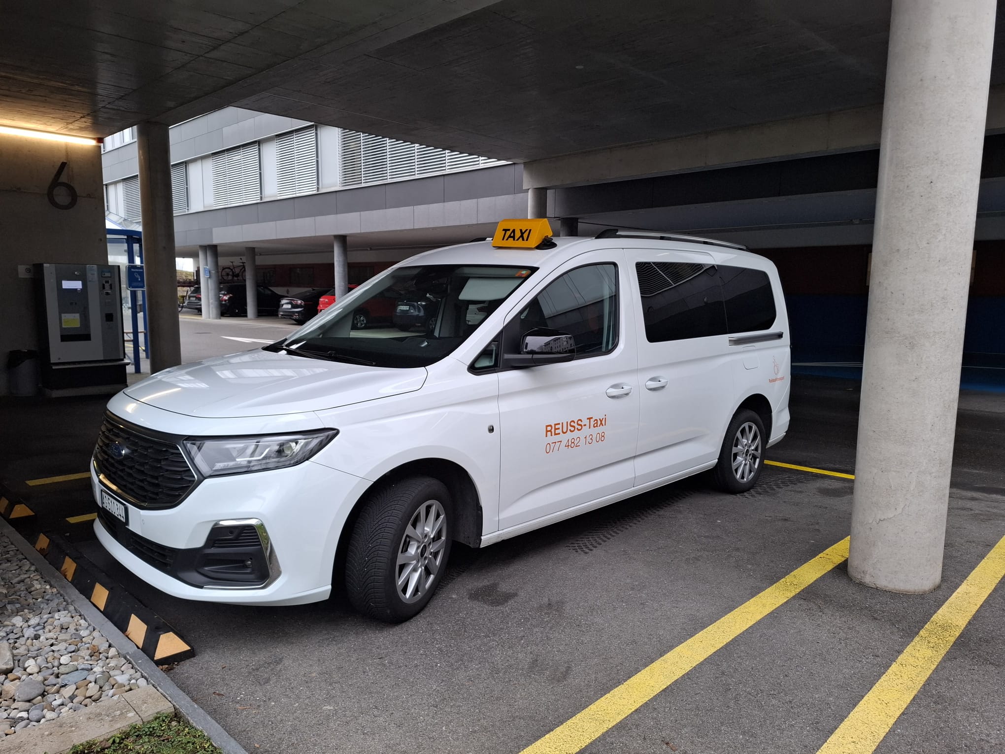 Rollstuhltaxi Innenraum mit Sicherungssystem